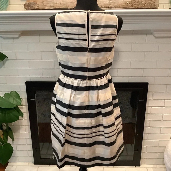 #339 Gorgeous Calvin Klein Ribbon Detail Dress Size 4 - Picture 5 of 9